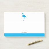 Sky Blue auf White Flamingo & Border mit Namen Post-it Klebezettel (Auf Schreibtisch)