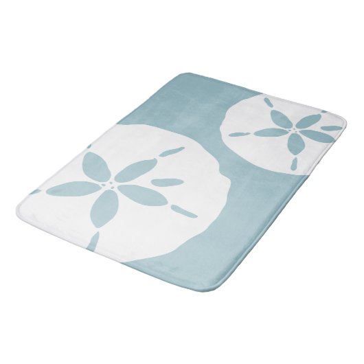 Sky Blue Coastal Beach Nautical Sand Dollar Badematte (Schrägansicht)