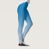 Sky Blue Gradient mit elegantem Monogramm Leggings (Rechts)