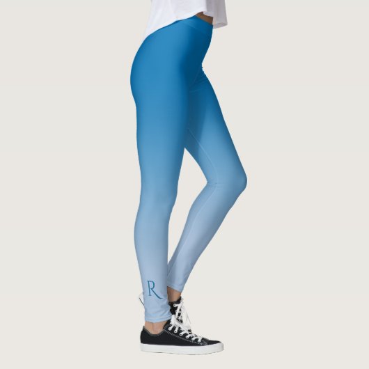 Sky Blue Gradient mit elegantem Monogramm Leggings (Rechts)