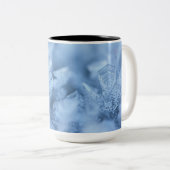"Sky Blue Ice Cube Coffee Mug: Chill and Sip" Zweifarbige Tasse (VorderseiteRechts)
