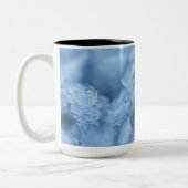 "Sky Blue Ice Cube Coffee Mug: Chill and Sip" Zweifarbige Tasse (Links)