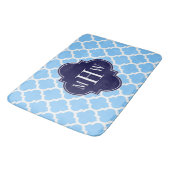 Sky Blue Marokcan #5 Navy Blue 3 Initial Monogram Badematte (Schrägansicht)