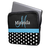 Sky Blue Monogram Schwarz-weiß Polka Dot Laptopschutzhülle (Vorderseite Links)
