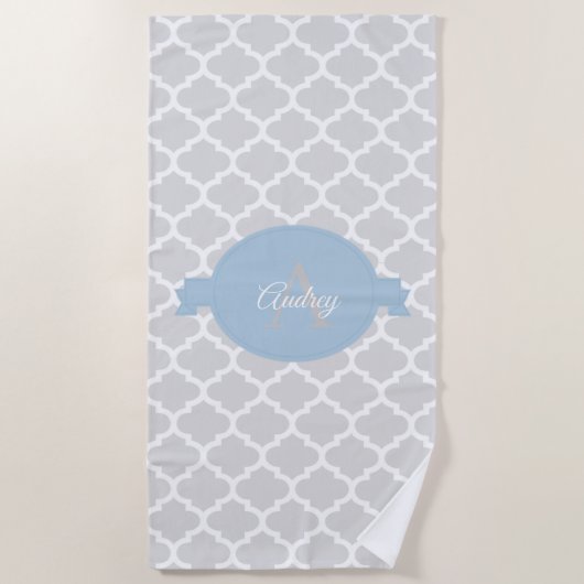 Sky Blue Quatrefoil Personalisiert Beach Handtuch (Vorderseite)
