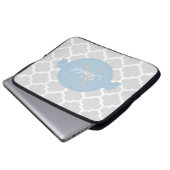 Sky Blue Quatrefoil Personalisiert Laptopschutzhülle (Vorne Knopf)