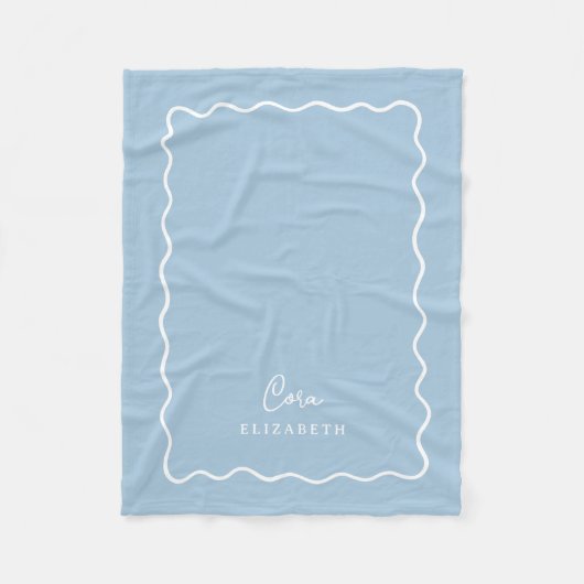 Sky Blue Wavy Border Monogrammed Fleecedecke (Vorderseite)
