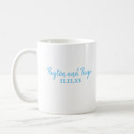 Sky Blue Wedding Personalisiert Coffee Tasse<br><div class="desc">Die blaue Tasse zeigt den Namen von Braut und Bräutigam mit dem Hochzeitstermin in römischen Ziffern. Das ist eine sehr klassische,  elegante Tasse.</div>