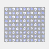 Sky Blue & White Blume auf Silver Grau Fleecedecke (Vorderseite (Horizontal))