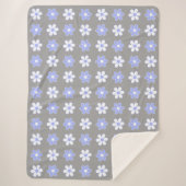 Sky Blue & White Blume auf Silver Grau Sherpadecke (Vorderseite)