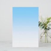Sky Blue White Ombre Briefpapier (Stehend Vorderseite)