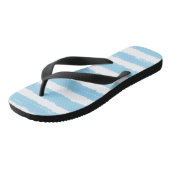 Sky Blue White Summer Stripes Badesandalen (Schrägansicht)