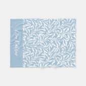 Sky Blue Willow Bough Monogrammed Fleecedecke (Vorderseite (Horizontal))