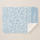 Sky Blue Willow Bough Monogrammed Sherpadecke (Vorderseite (Horizontal))
