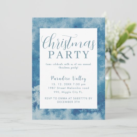 Sky Modern Dusty Blue Snowflake Einladung (Stehend Vorderseite)