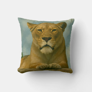 Skybound Grace - Lioness on Ledge Kissen