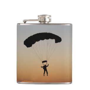 Skydiver Parachute bei Sunset Sky Diver Flachmann