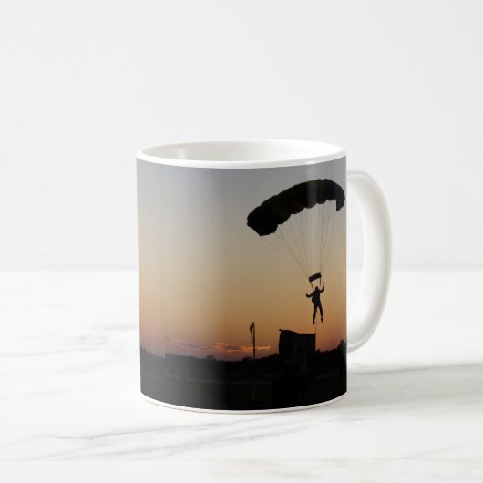Skydiver Parachute bei Sunset Sky Diver Kaffeetasse (VorderseiteRechts)