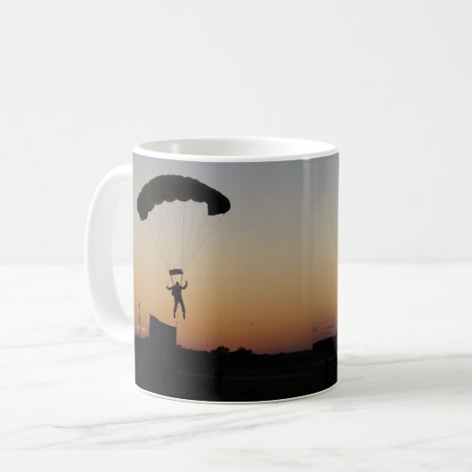 Skydiver Parachute bei Sunset Sky Diver Kaffeetasse (Vorderseite Links)