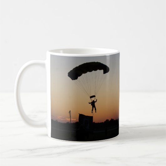 Skydiver Parachute bei Sunset Sky Diver Kaffeetasse (Links)