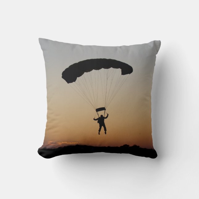 Skydiver Parachute bei Sunset Sky Diver Kissen (Vorderseite)