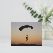 Skydiver Parachute bei Sunset Sky Diver Postkarte (Stehend Vorderseite)