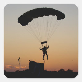 Skydiver Parachute bei Sunset Sky Diver Quadratischer Aufkleber