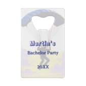 Skydiving Bachelor Party Funny Adventure Theme Geldbeutel Flaschenöffner (Rückseite)