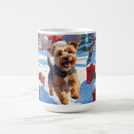 Skye Terrier läuft im Schnee mit Weihnachtsmütze Kaffeetasse (Mittel)