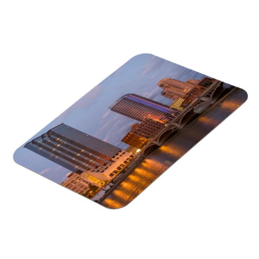 Skyline bei Dämmerung, am Grand River 2 Magnet (Linke Seite)