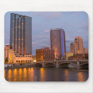 Skyline bei Dämmerung, am Grand River 2 Mousepad