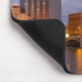 Skyline bei Dusk, am Grand River 2 Mousepad (Ecke)