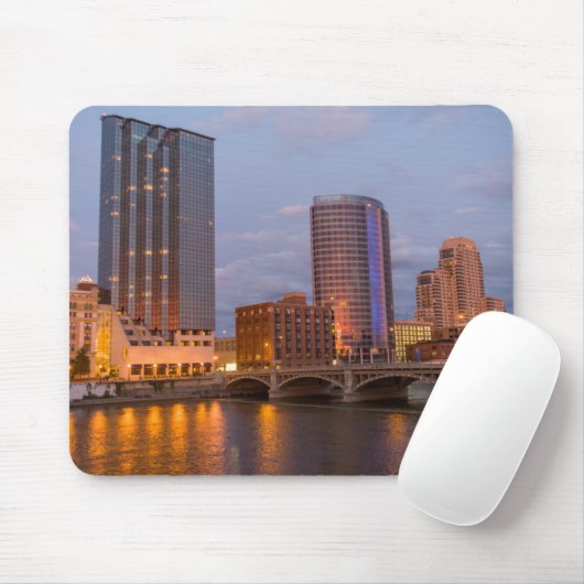 Skyline bei Dusk, am Grand River 2 Mousepad (Mit Mouse)