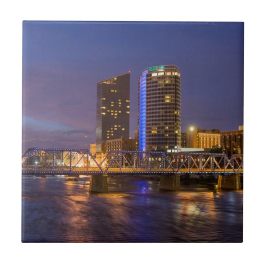 Skyline bei Dusk, am Grand River Fliese (Vorderseite)