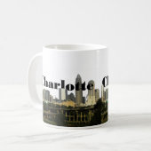 Skyline Charlottes NC mit Charlotte im Himmel Kaffeetasse (Vorderseite Links)