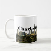 Skyline Charlottes NC mit Charlotte im Himmel Kaffeetasse (Links)