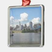 Skyline Cincinnatis, Ohio mit dem Ohio Silbernes Ornament (Links)