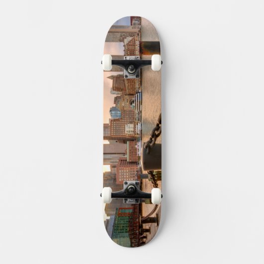 Skyline des Finanzbezirkes von Boston Skateboard (Vorderseite)