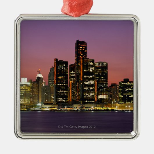 Skyline Detroits, Michigan nachts Silbernes Ornament (Vorne)