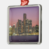 Skyline Detroits, Michigan nachts Silbernes Ornament (Links)