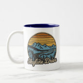 Skyline Drive Virginia Retro Zweifarbige Tasse (Links)