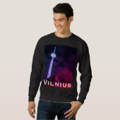 Skyline Glow: Vilnius, Litauen Fernsehturm Sweatshirt (Vorne ganz)
