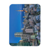 Skyline in der Dämmerung Magnet (Vertikal)