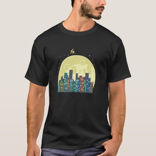 Skyline in front of Moon and Satellite Building Ci T-Shirt (Vorderseite)