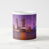 Skyline Jacksonvilles Florida nachts Jumbo-Tasse (Vorderseite)