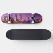 Skyline Jacksonvilles Florida nachts Skateboard (Horizontal)