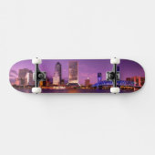 Skyline Jacksonvilles Florida nachts Skateboard (Horizontal)