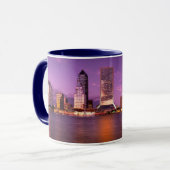 Skyline Jacksonvilles Florida nachts Tasse (Vorderseite Links)