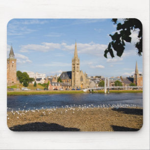 Skyline und Fluss der malerischen Stadt Inverness Mousepad