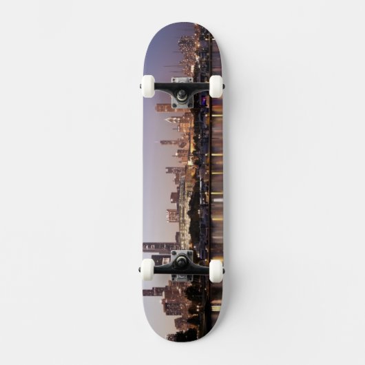 Skyline USA, Illinois, Chicago an der Dämmerung Skateboard (Vorderseite)